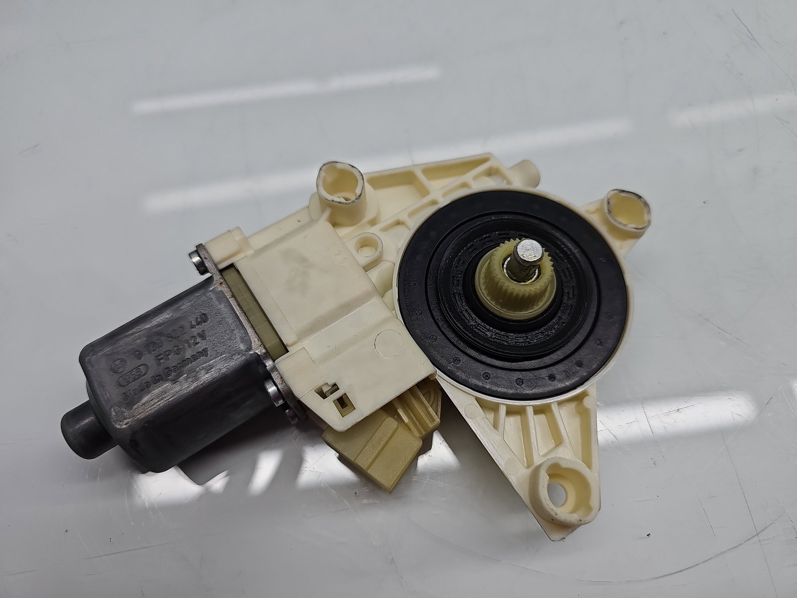 Motoras geam dreapta fata Mercedes Clasa C (W204) [Fabr 2007-2014] A2048200242