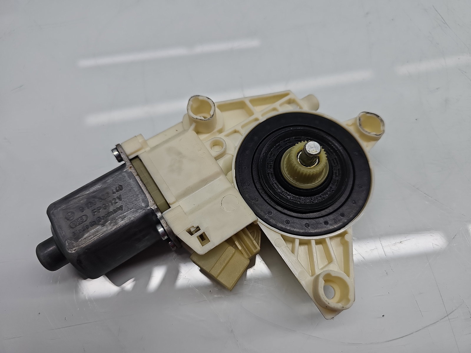 Motoras geam dreapta fata Mercedes Clasa C (W204) [Fabr 2007-2014] A2048200242 - imagine 1