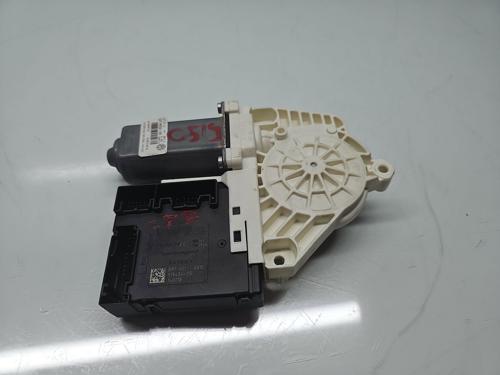 Motoras geam stanga fata Volkswagen Passat CC (358) Facelift [Fabr 2012-2016] 3C8837461M - imagine 1