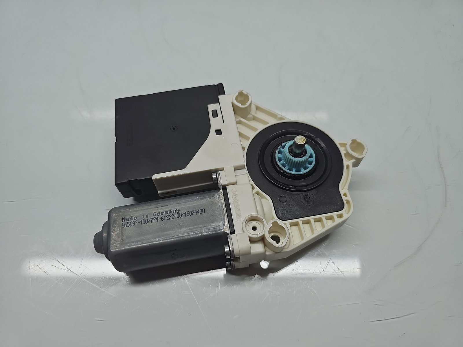 Motoras geam stanga fata Volkswagen Passat CC (358) Facelift [Fabr 2012-2016] 3C8837461M - imagine 3