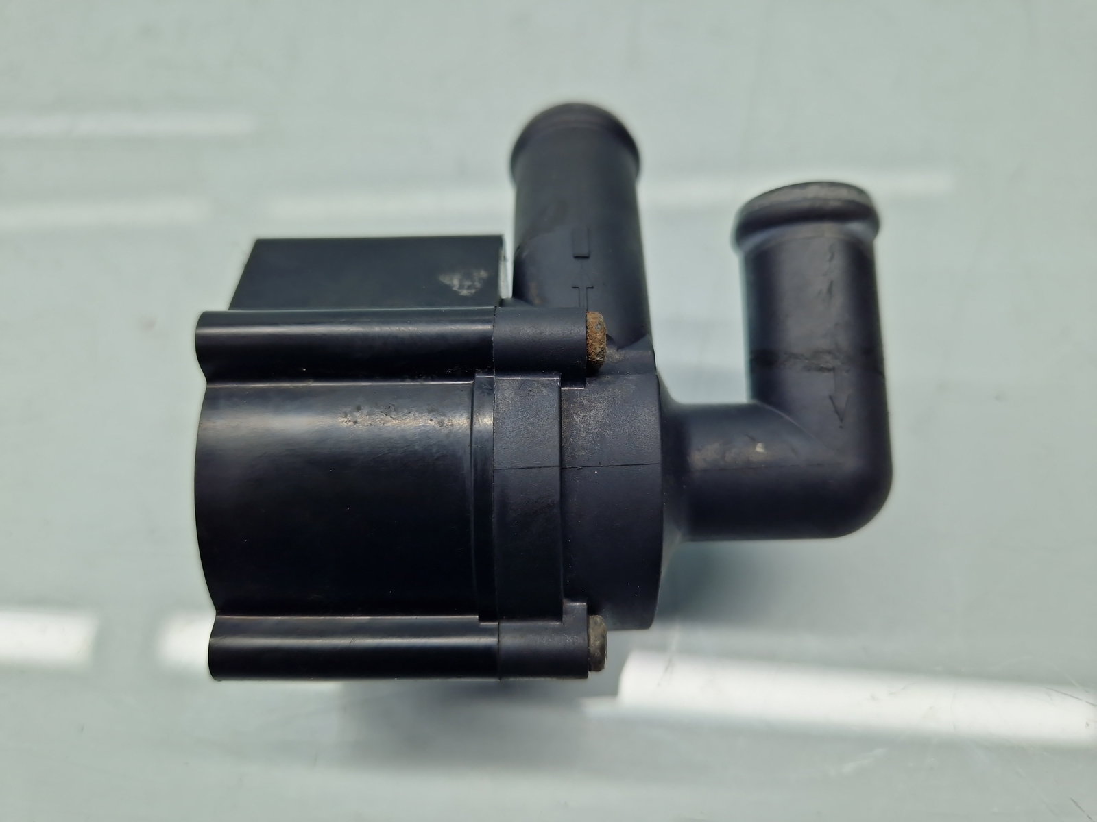 Pompa recirculare apa AUDI A3 (8P1) [Fabr 2003-2012] 5N0965561 2.0 TDI CBBB 125KW / 170CP - imagine 1