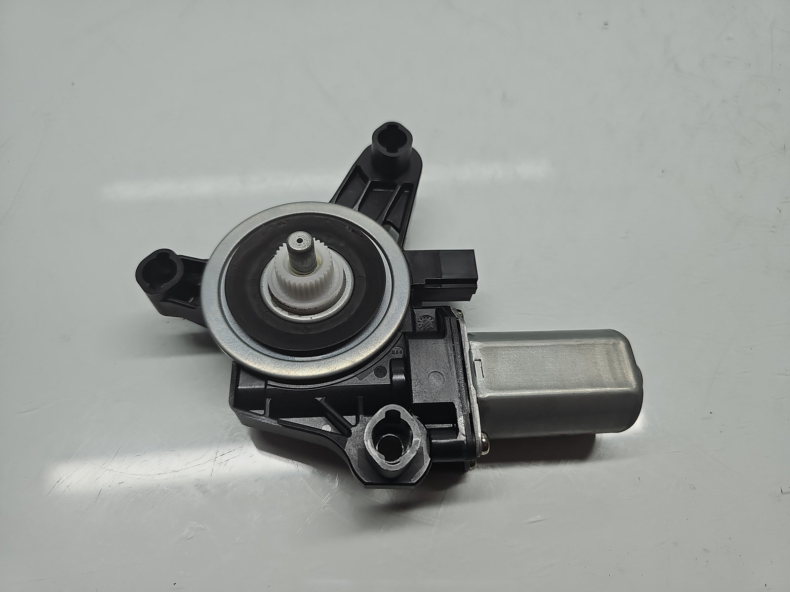 Motoras geam dreapta spate Mercedes Clasa A (W177) [Fabr 2019-2024] A0009060908 - imagine 1