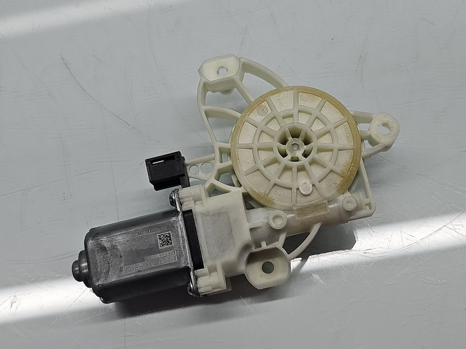 Motoras geam stanga fata Mercedes Clasa A (W177) [Fabr 2019-2024] A0009065806 - imagine 4