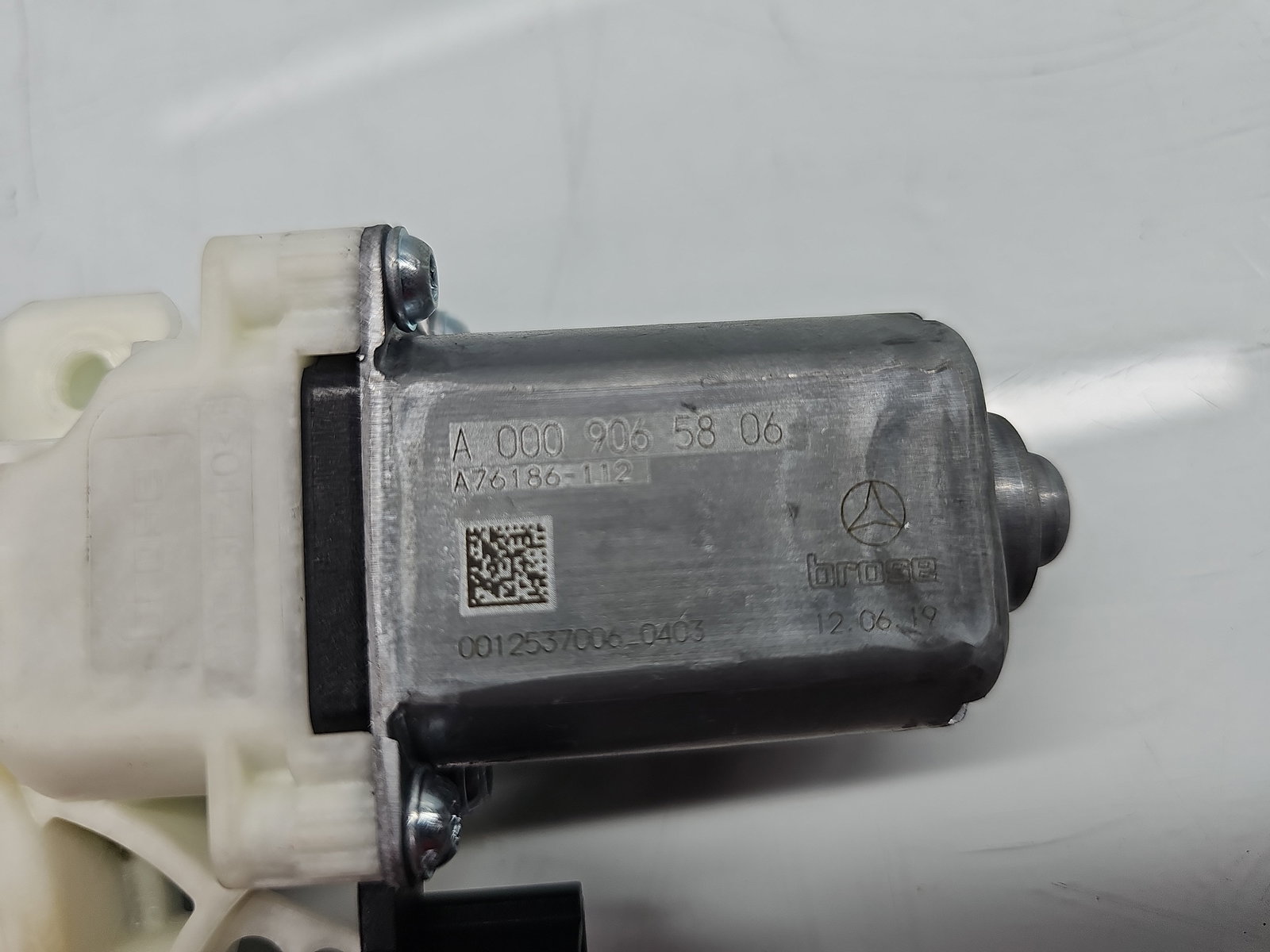 Motoras geam stanga fata Mercedes Clasa A (W177) [Fabr 2019-2024] A0009065806 - imagine 5