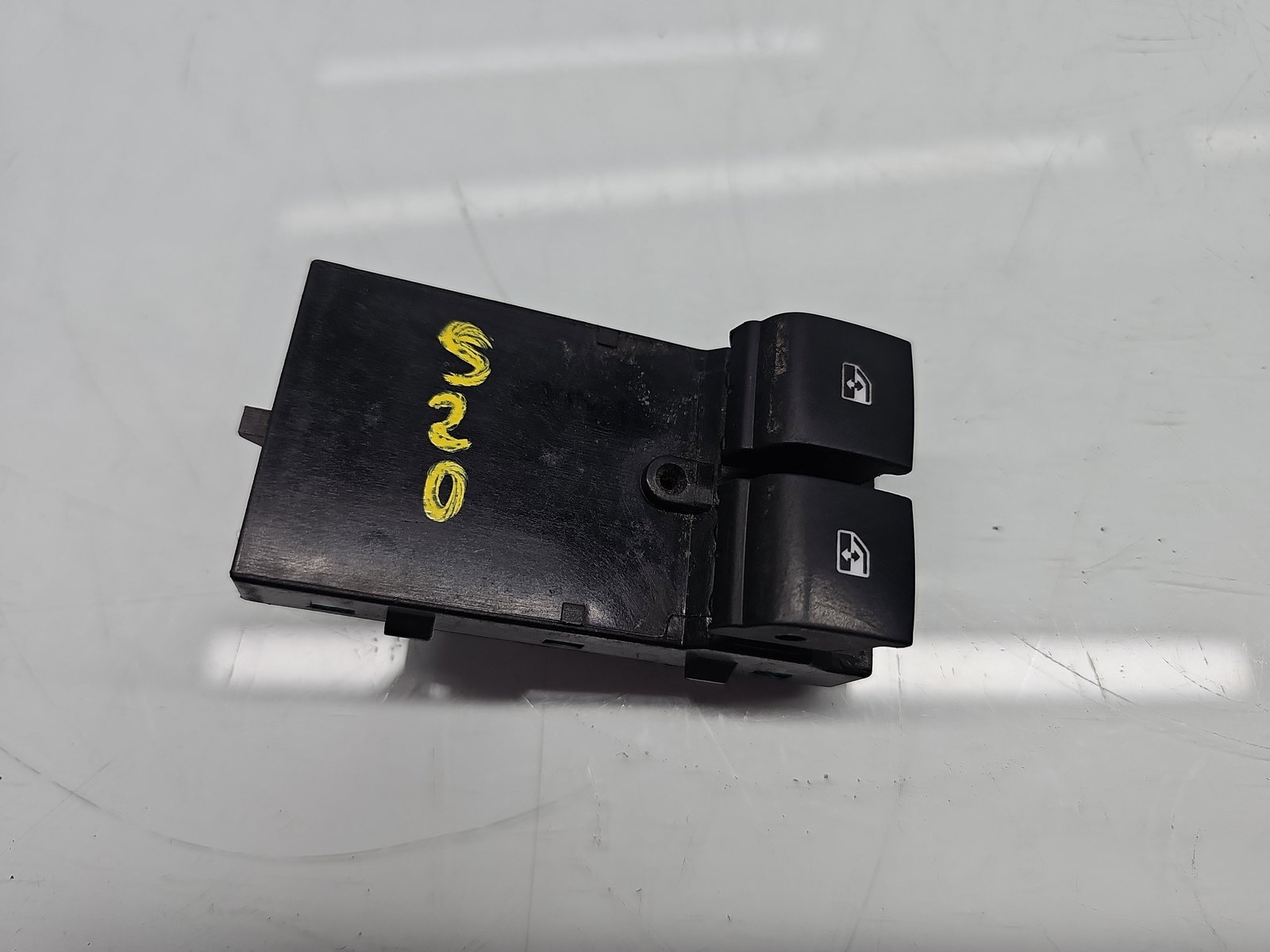 Butoane comanda geamuri sofer Opel Astra J [Fabr 2009-2015] 13305978 - imagine 2