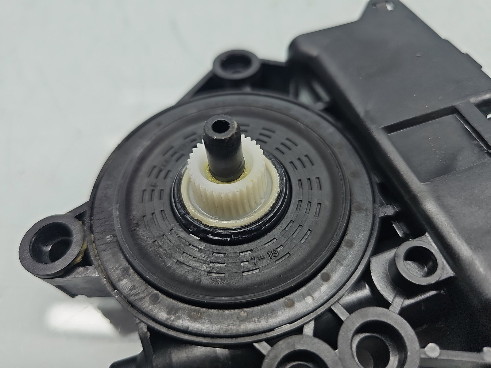 Motoras geam dreapta fata Hyundai i40 Wagon [Fabr 2012-2019] 82460-3Z010 - imagine 2