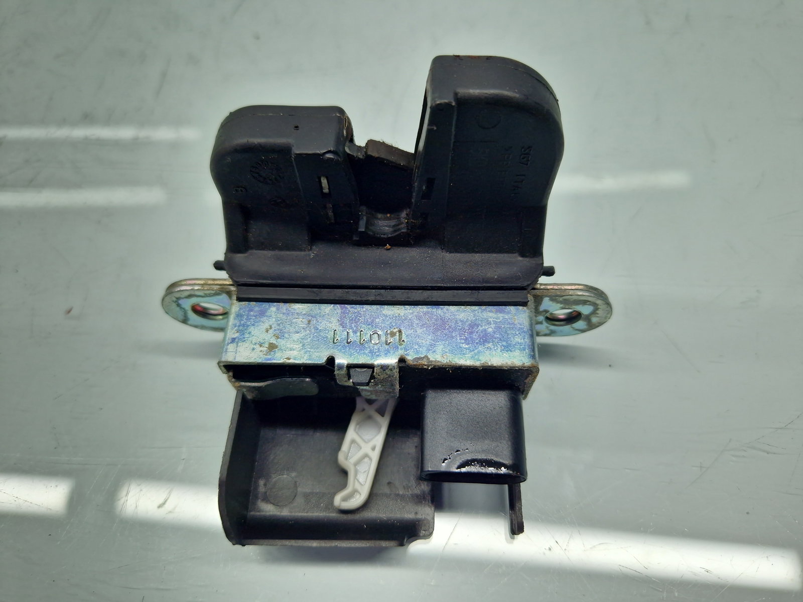 Broasca haion Volkswagen Golf 6 (5K1) [Fabr 2009-2013] Hatchback 5K0827505A - imagine 3