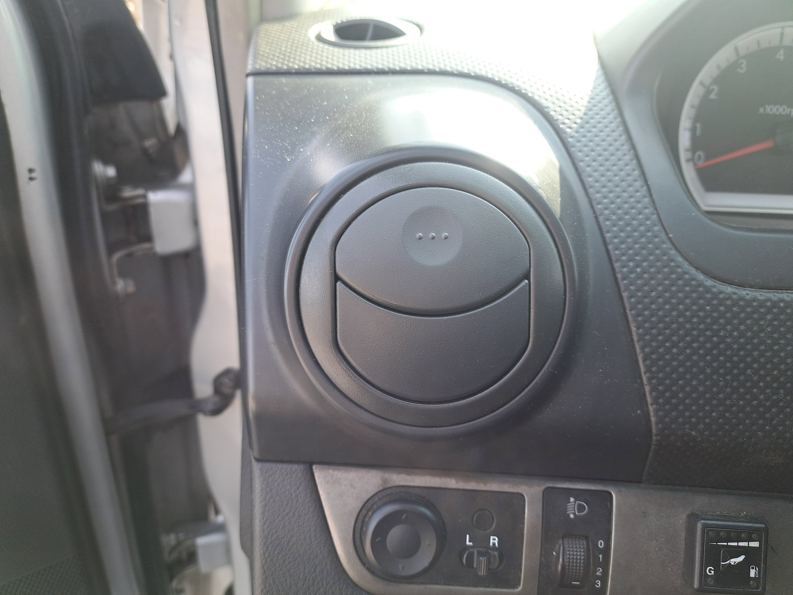 Grila aerisire stanga Chevrolet Aveo (T250, T255) [Fabr 2003-2011] OEM - imagine 1