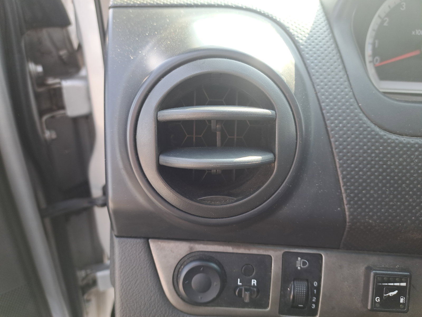 Grila aerisire stanga Chevrolet Aveo (T250, T255) [Fabr 2003-2011] OEM - imagine 2