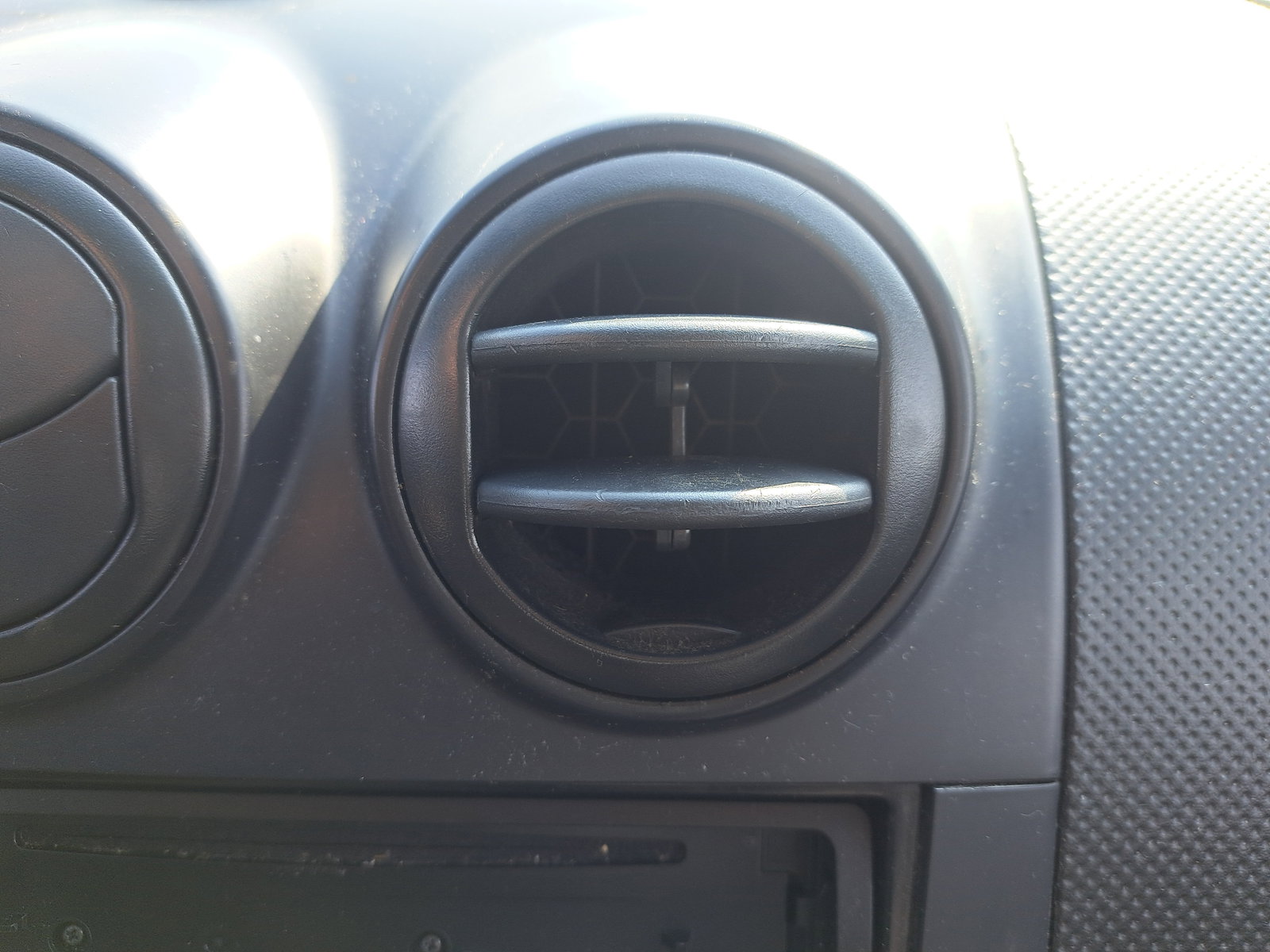 Grila aerisire centrala dreapta Chevrolet Aveo (T250, T255) [Fabr 2003-2011] OEM - imagine 2