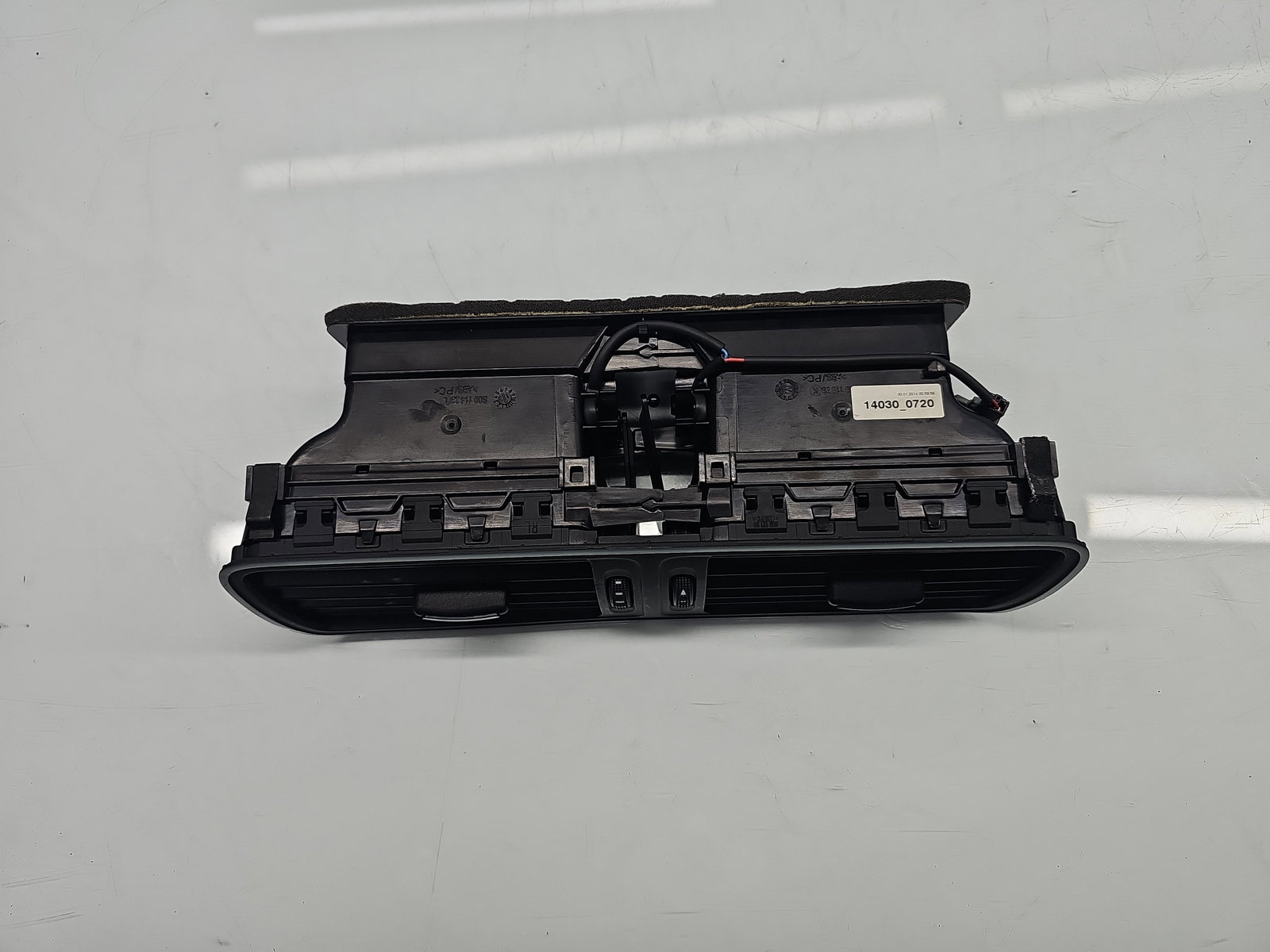 Grila aerisire centrala Volkswagen Passat CC (358) Facelift [Fabr 2012-2016] 3AC819728A - imagine 2