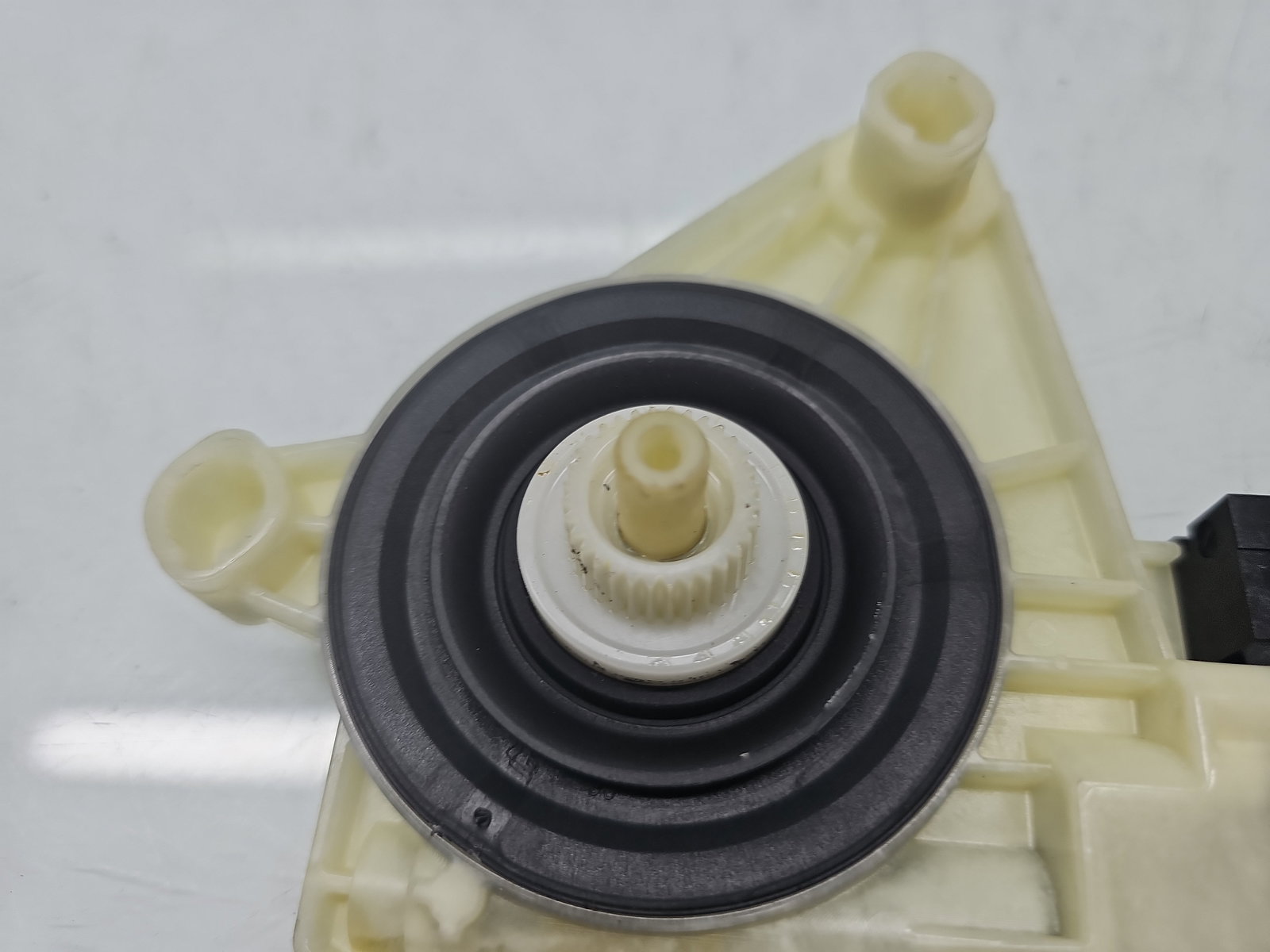 Motoras geam stanga spate Volkswagen Passat B8 (3G2) [Fabr 2015-prezent] 5Q4959802D - imagine 3