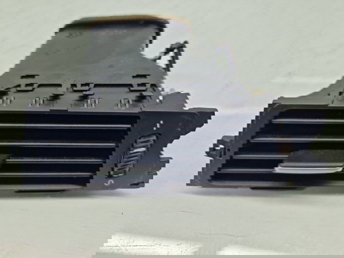 Grila aerisire dreapta Bmw 3 (E91) [Fabr 2005-2011] 9130466903