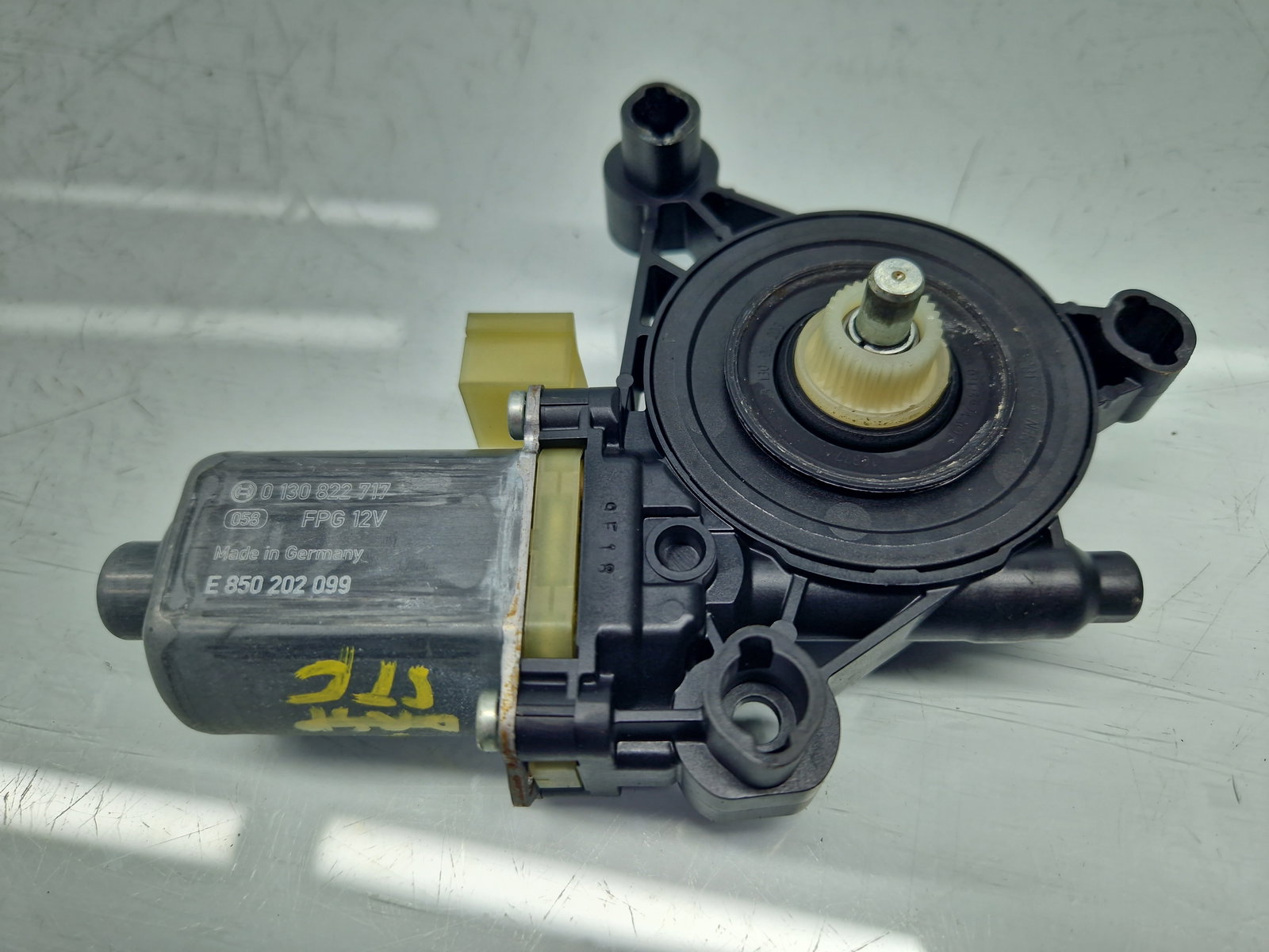 Motoras geam stanga fata Skoda Octavia 3 (5E3) [Fabr 2012-2020] Berlina 5Q0959801B - imagine 1