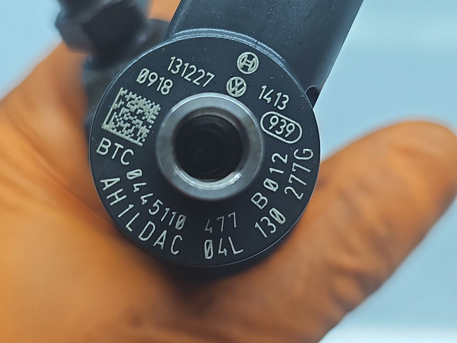 Injector Seat Leon (5F1) [Fabr 2012-2018] 04L130277G, 0445110477 1.6 TDI CLHA 77KW / 105CP - imagine 2