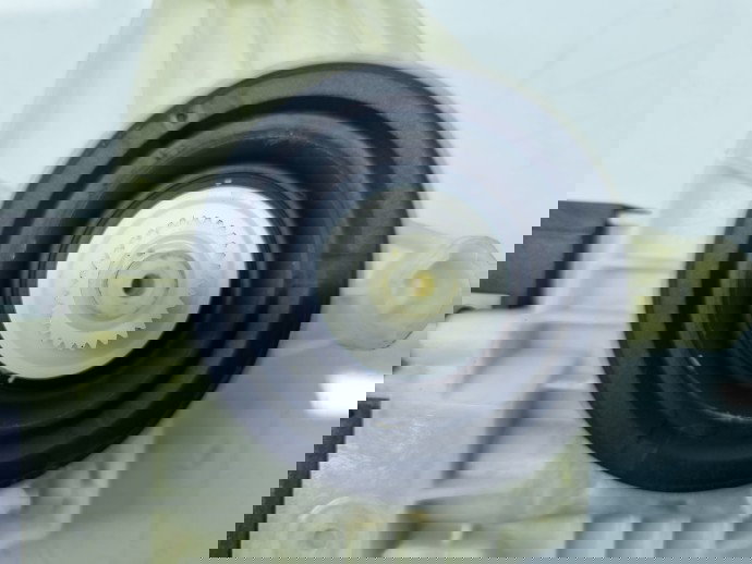 Motoras geam dreapta spate Volkswagen Passat B8 (3G2) [Fabr 2015-prezent] 5Q4959801D