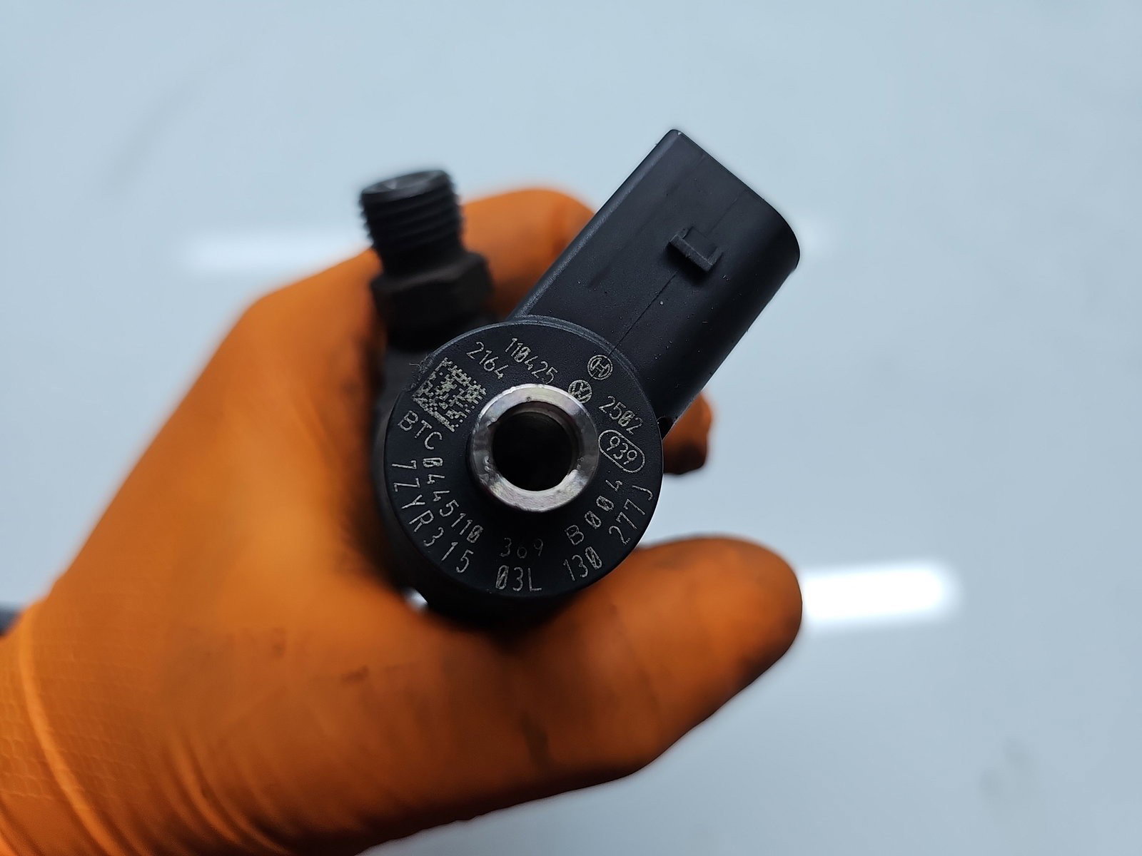 Injector Volkswagen Tiguan (5N) [Fabr 2007-2016] 03L130277J, 0445110369 2.0 TDI CFFB 103KW / 140CP - imagine 2