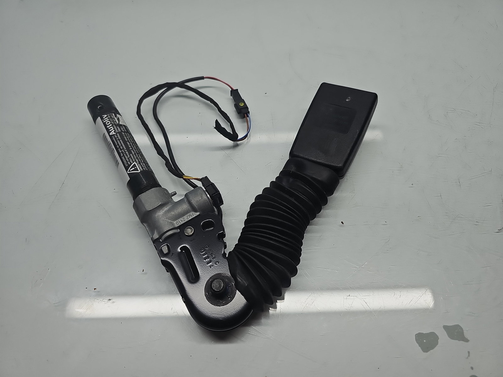 Capsa centura dreapta fata Bmw 5 (F10) [Fabr 2011-2016] 606768500B - imagine 1