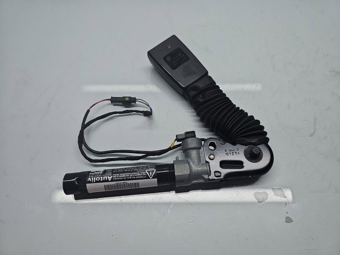 Capsa centura dreapta fata Bmw 5 (F10) [Fabr 2011-2016] 606768500B
