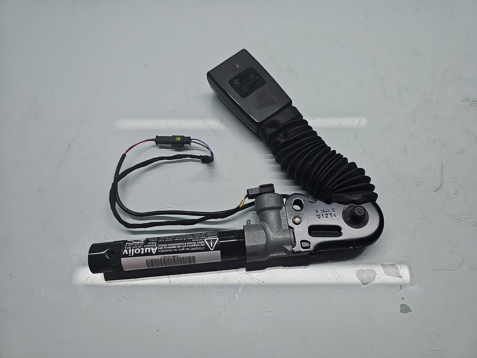 Capsa centura dreapta fata Bmw 5 (F10) [Fabr 2011-2016] 606768500B - imagine 2