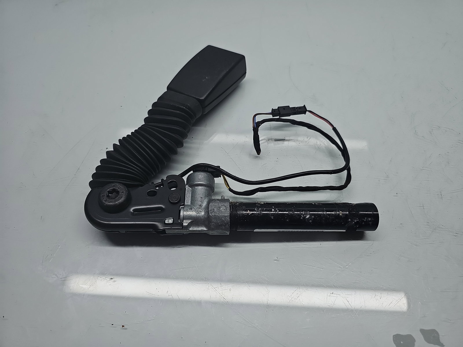 Capsa centura dreapta fata Bmw 5 (F10) [Fabr 2011-2016] 606768500B - imagine 4