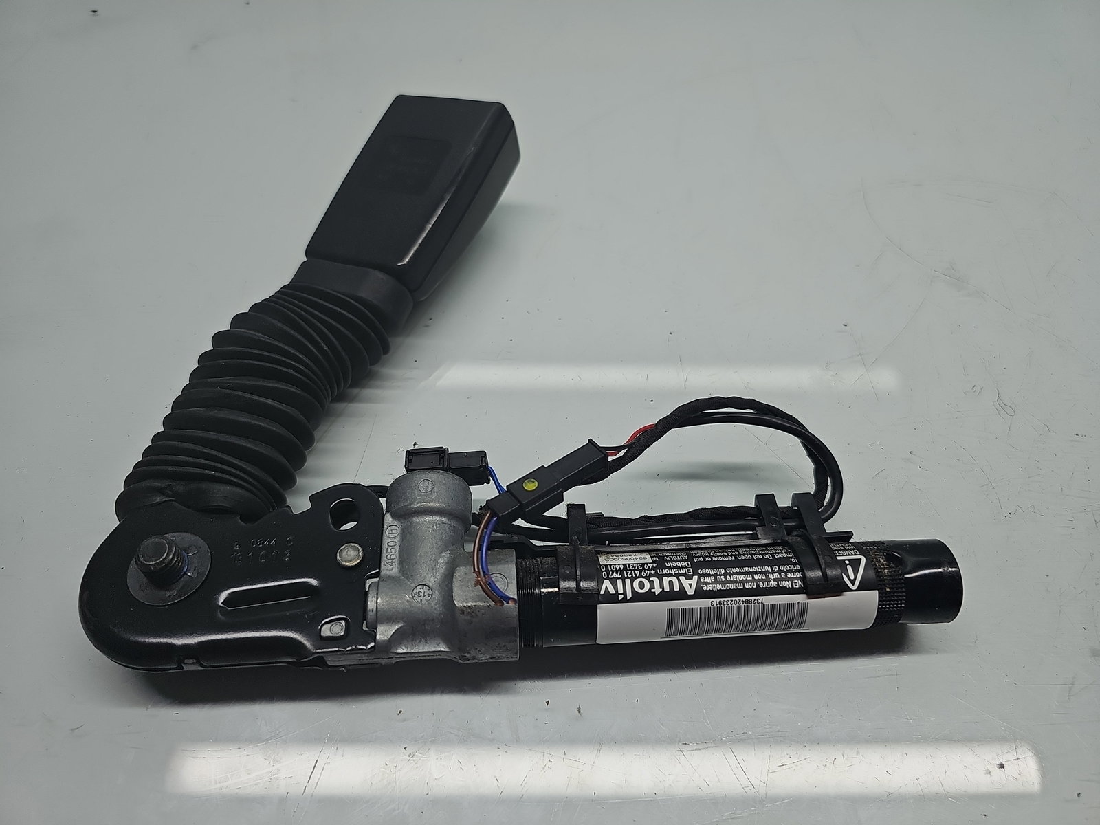 Capsa centura stanga fata Bmw 5 (F10) [Fabr 2011-2016] 606768500B - imagine 1