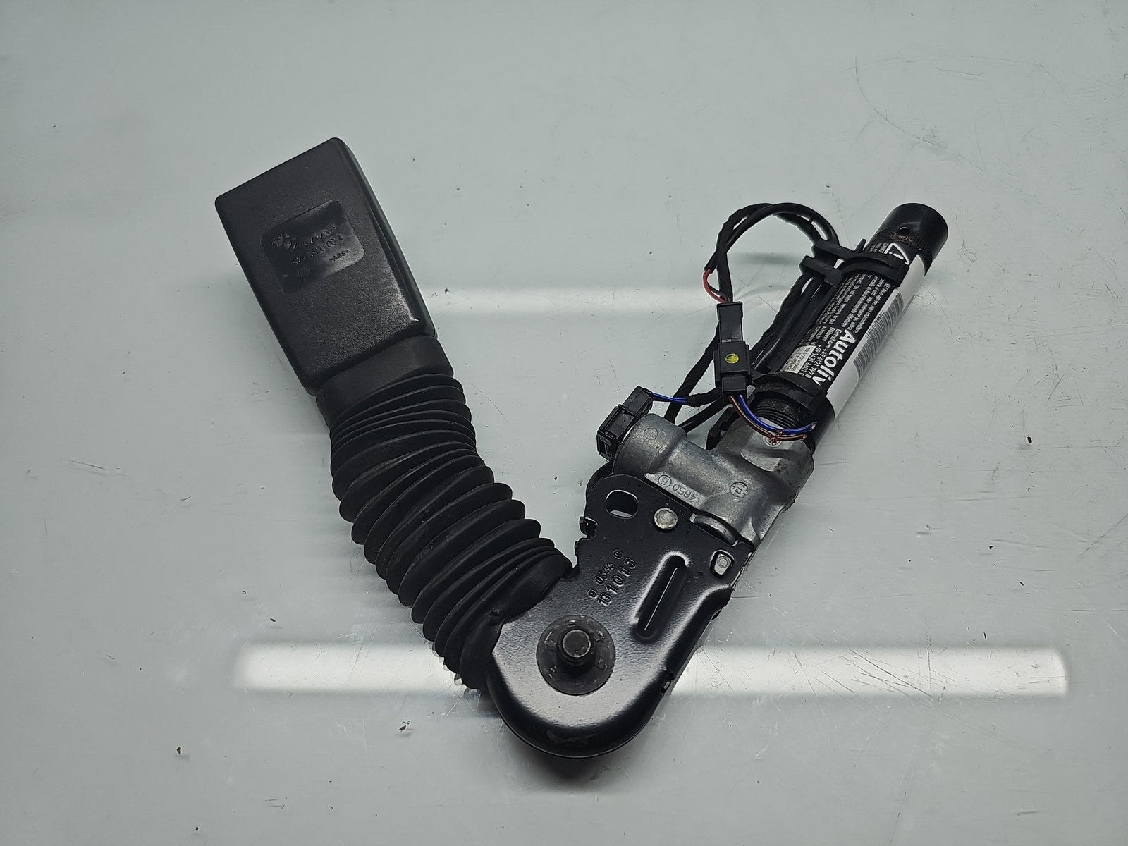 Capsa centura stanga fata Bmw 5 (F10) [Fabr 2011-2016] 606768500B - imagine 2