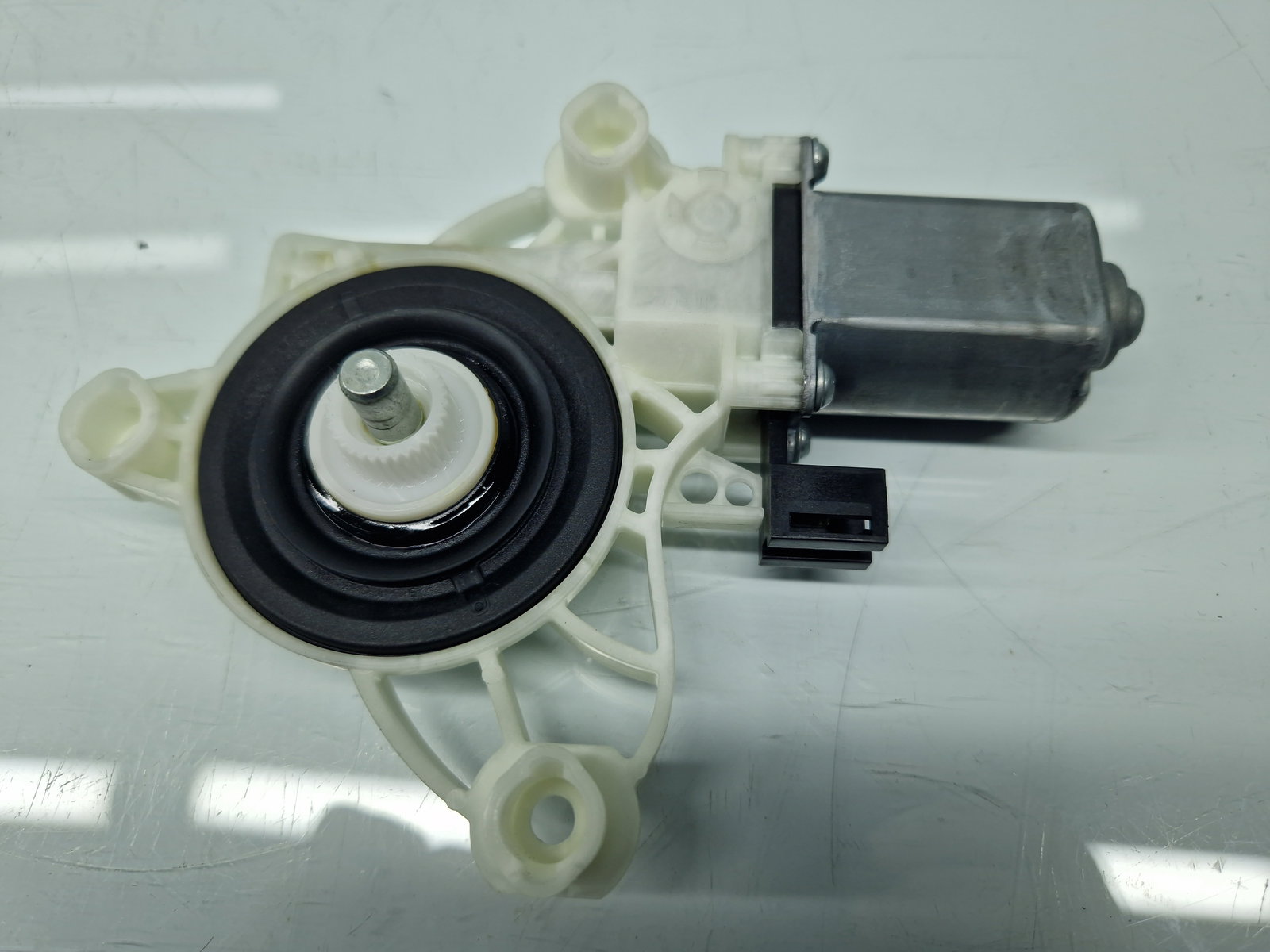 Motoras geam dreapta fata Mercedes Clasa A (W177) [Fabr 2019-2024] A0009065706 - imagine 1