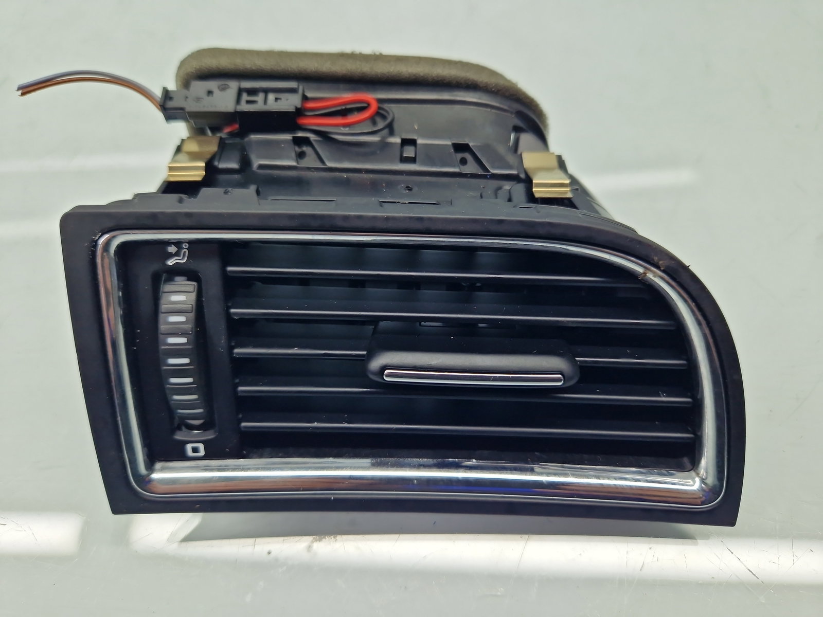 Grila aerisire dreapta Skoda Superb II (3T5) [Fabr 2009-2015] 3T0819702 - imagine 1