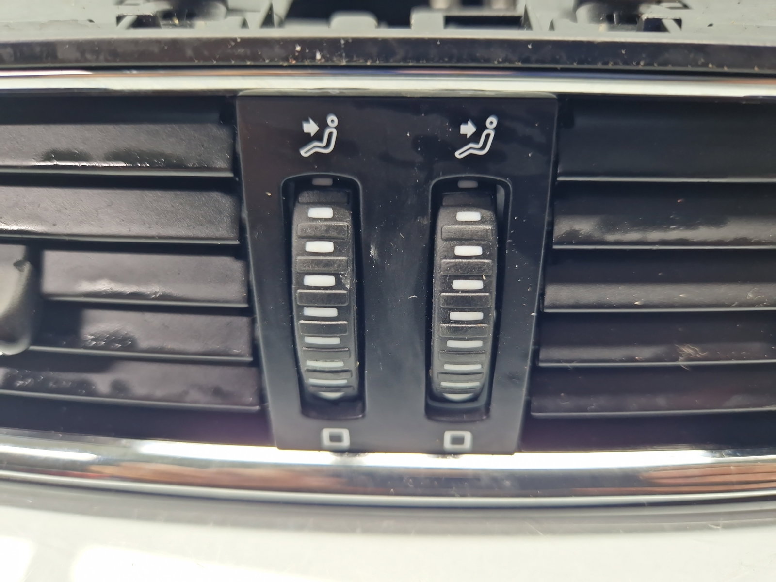 Grila aerisire centrala Skoda Superb II (3T5) [Fabr 2009-2015] 3T0820951A - imagine 4