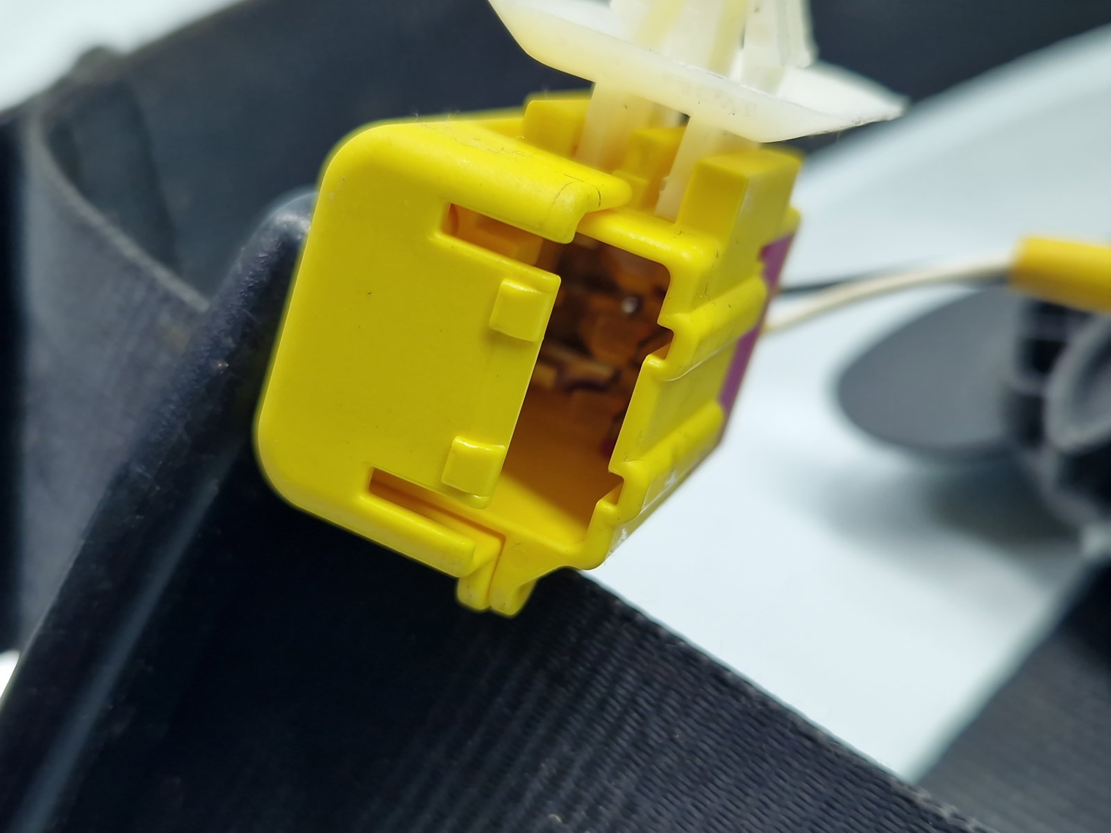 Centura stanga fata Volkswagen Tiguan (5N) [Fabr 2007-2016] 5N2857705A - imagine 4