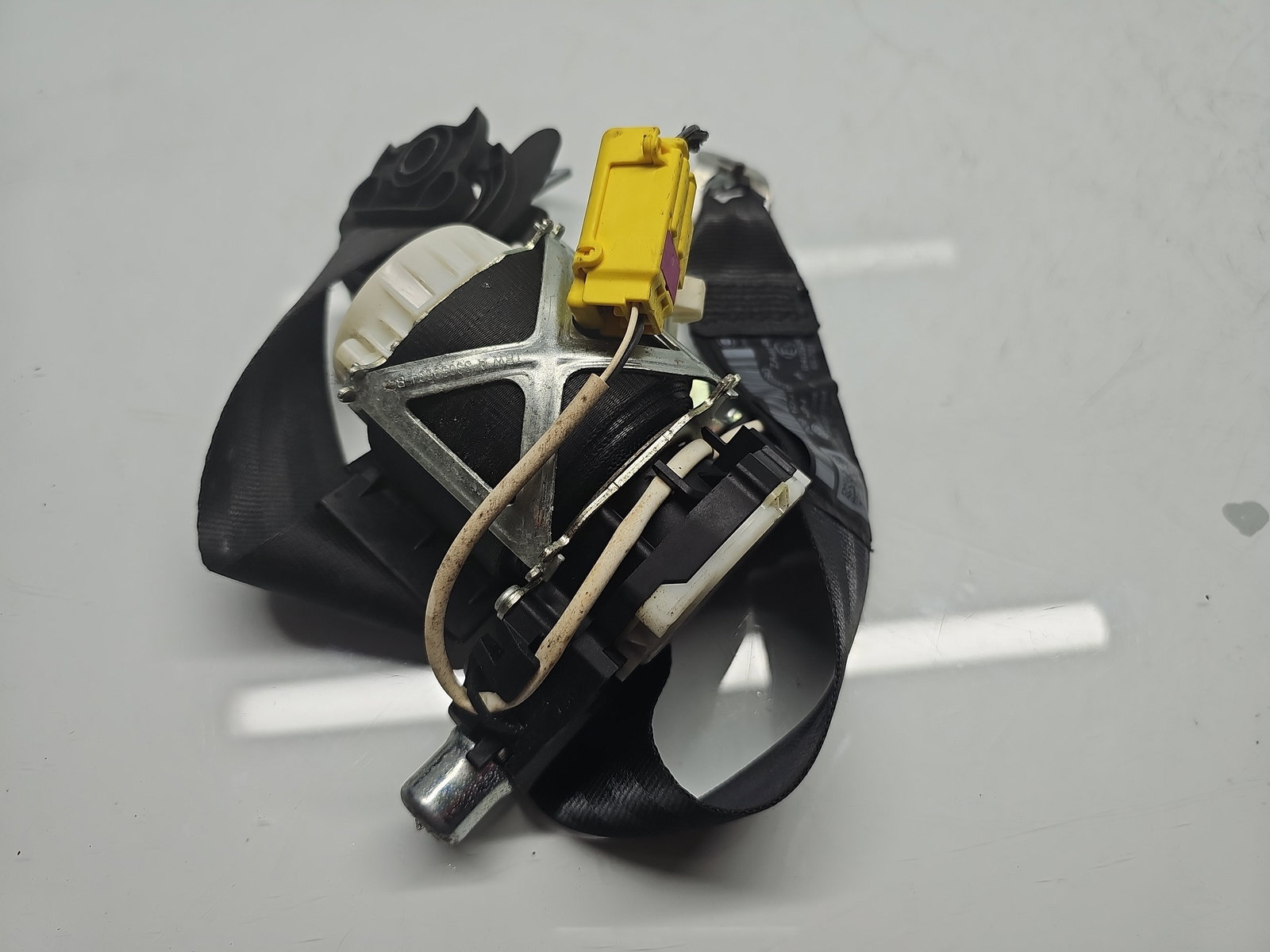 Centura stanga fata Volkswagen Passat CC (357) [Fabr 2008-2012] 3C1857705P - imagine 1