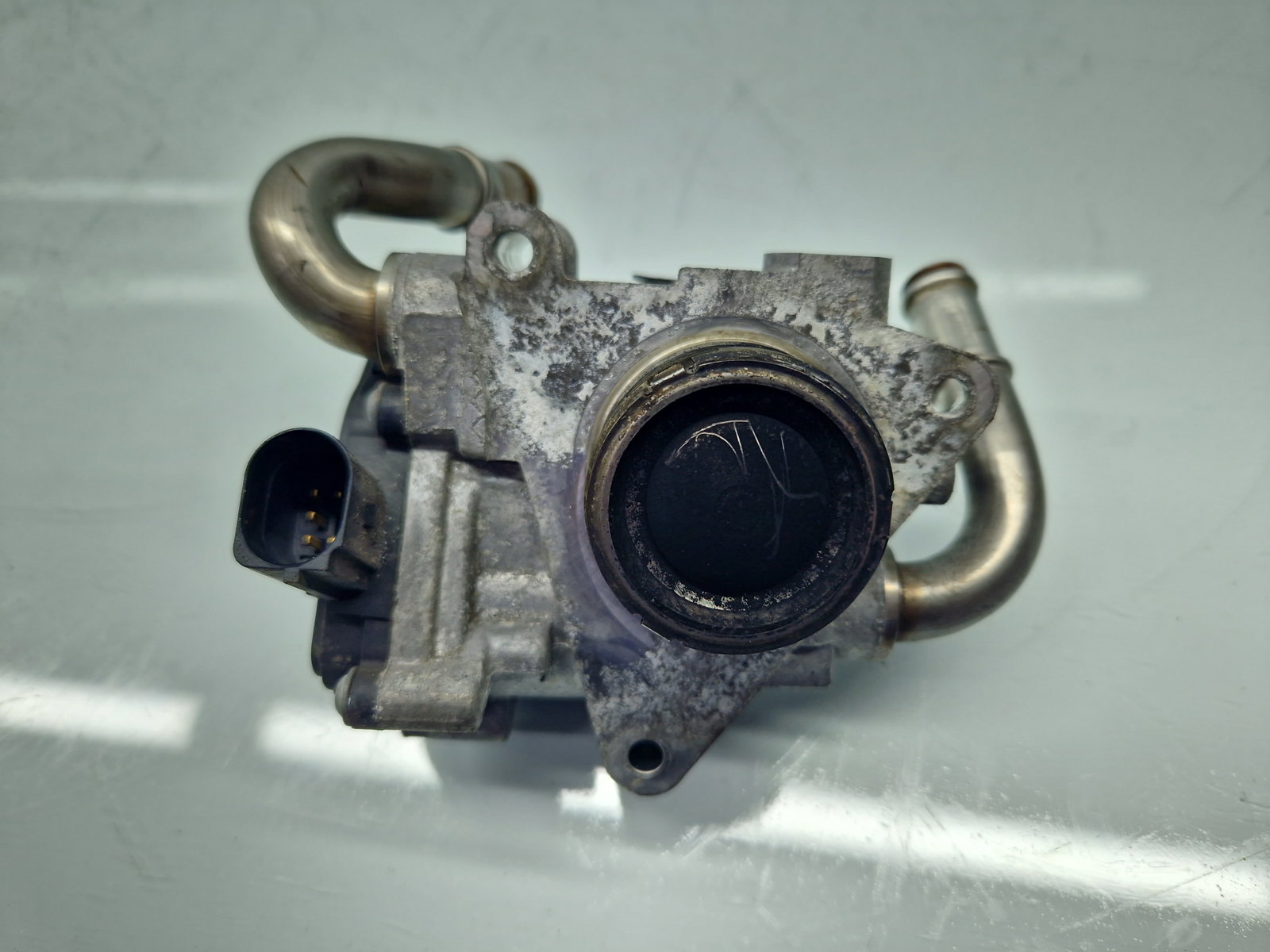 Supapa EGR Volkswagen Passat B8 (3G2) [Fabr 2015-prezent] 04L131501R 2.0 TDI DFCA 140KW / 190CP - imagine 2