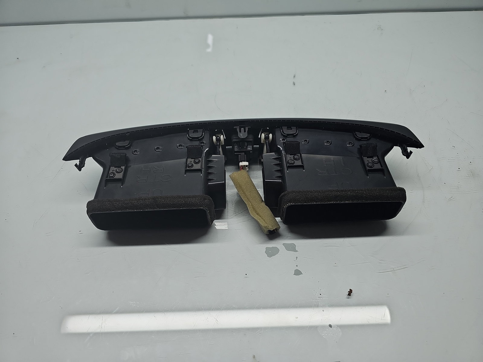 Grila aerisire centrala Nissan X-Trail (T32) [Fabr 2013-prezent] 68750-4BA0A - imagine 2