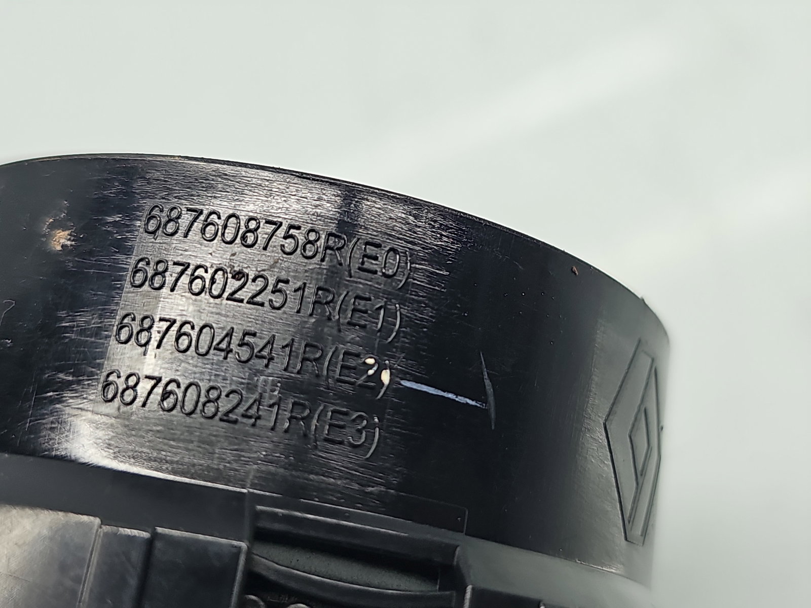 Grila aerisire dreapta Dacia Duster 2 [Fabr 2017-2023] 687608758R - imagine 4