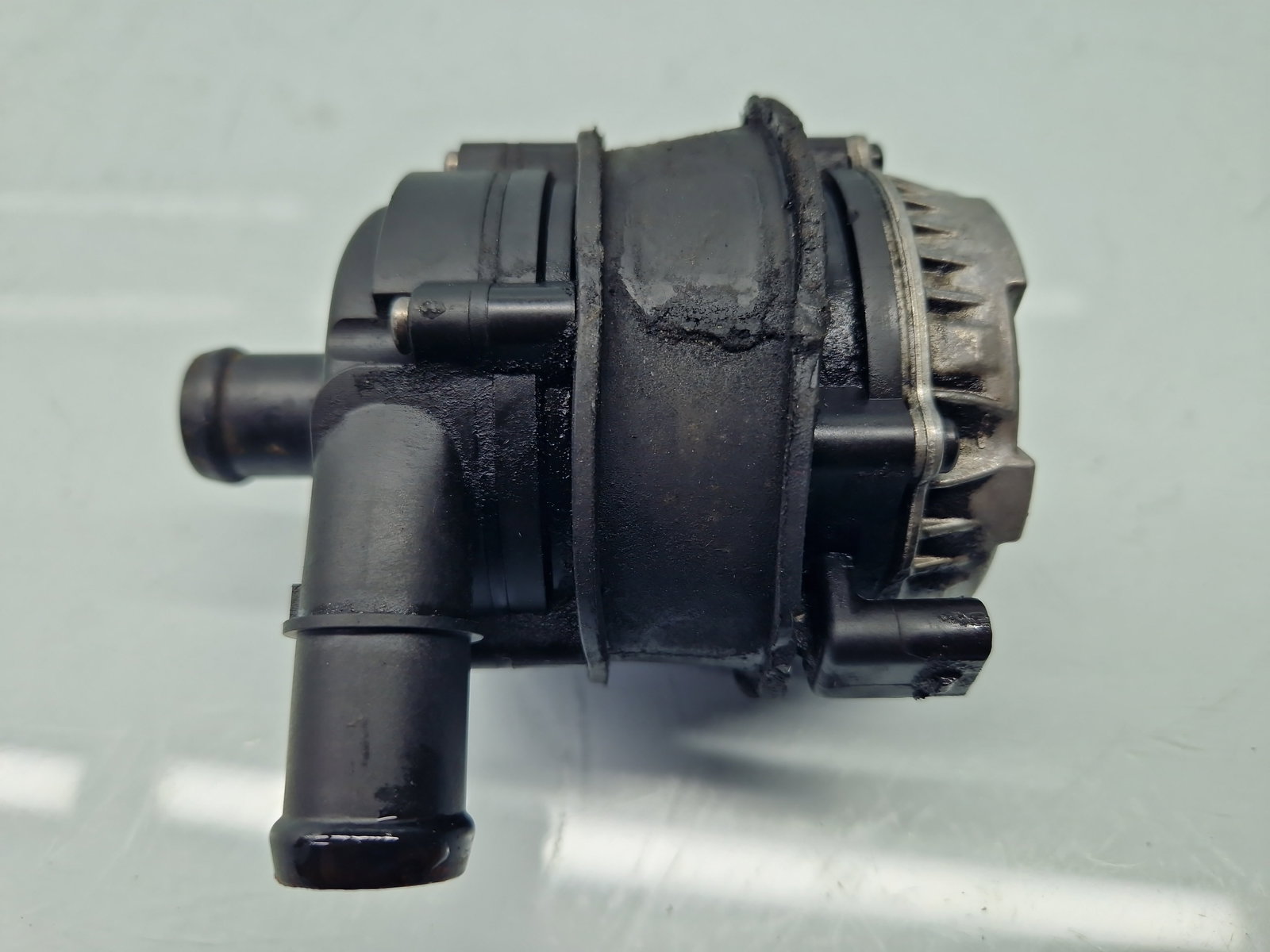 Pompa recirculare apa Volkswagen Passat B8 (3G2) [Fabr 2015-prezent] 04L965567A 2.0 TDI DFCA 140KW / 190CP - imagine 1