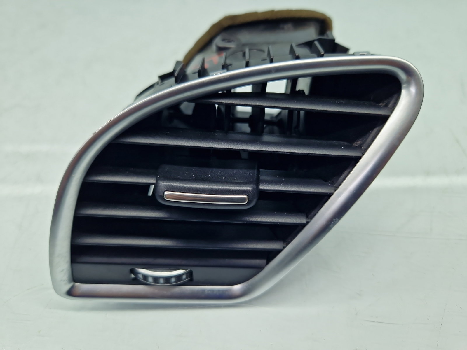 Grila aerisire stanga AUDI A4 (8K2, B8.5) [Fabr 2008-2015] 8T2820901F - imagine 1