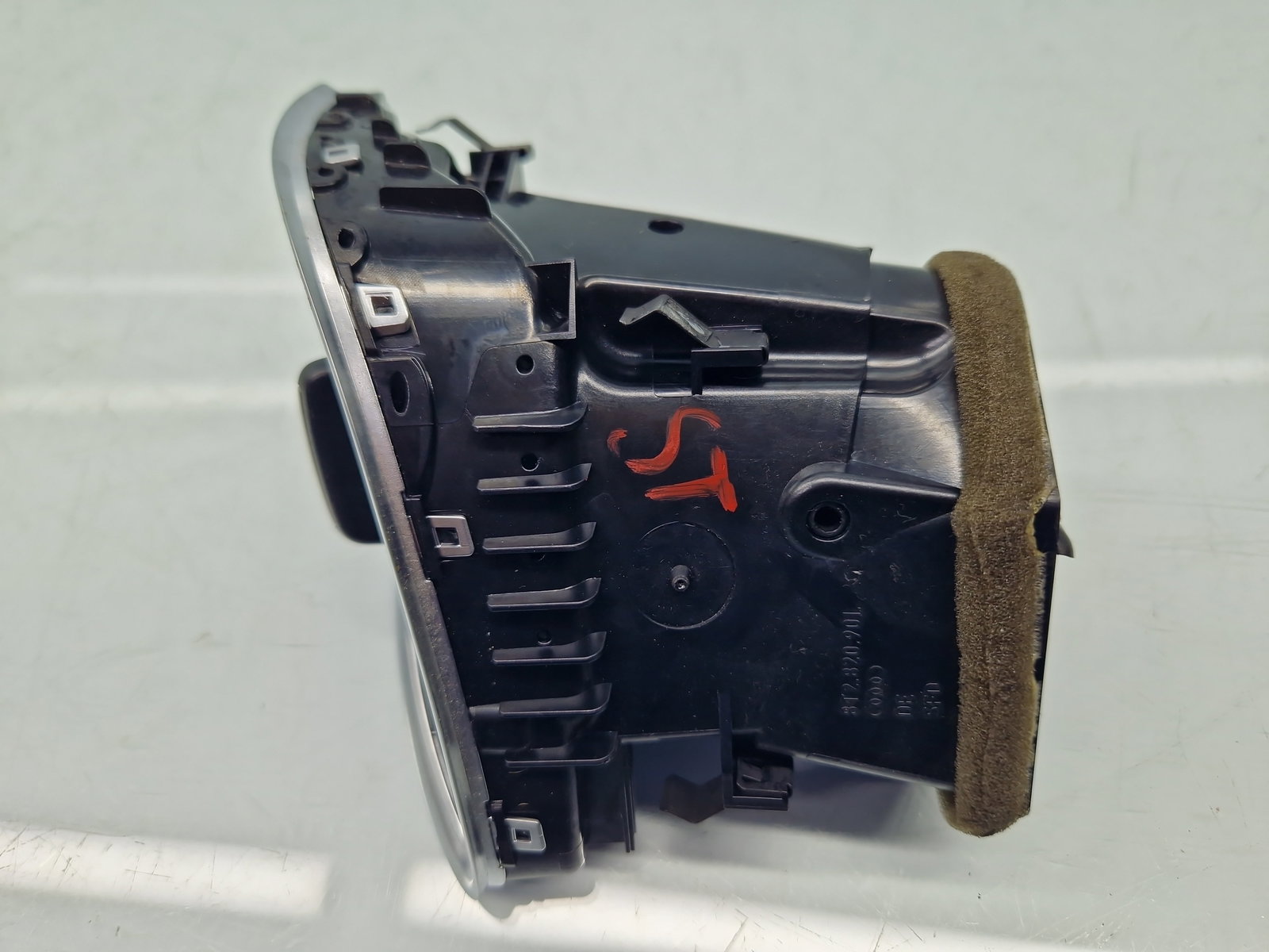 Grila aerisire stanga AUDI A4 (8K2, B8.5) [Fabr 2008-2015] 8T2820901F - imagine 2