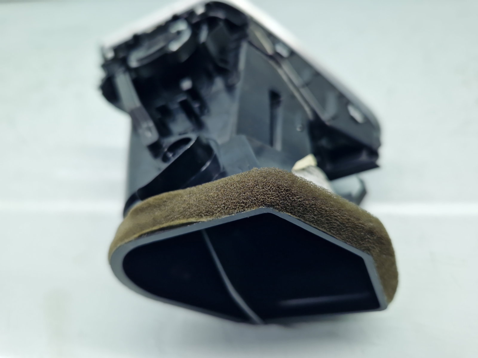 Grila aerisire stanga AUDI A4 (8K2, B8.5) [Fabr 2008-2015] 8T2820901F - imagine 4