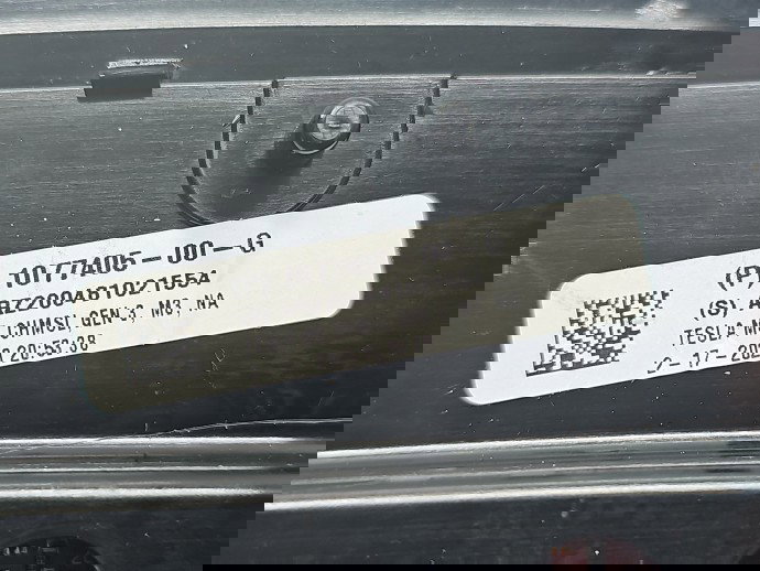 Stop auxiliar TESLA Model 3 [Fabr 2020-2025] 1077405-00-G