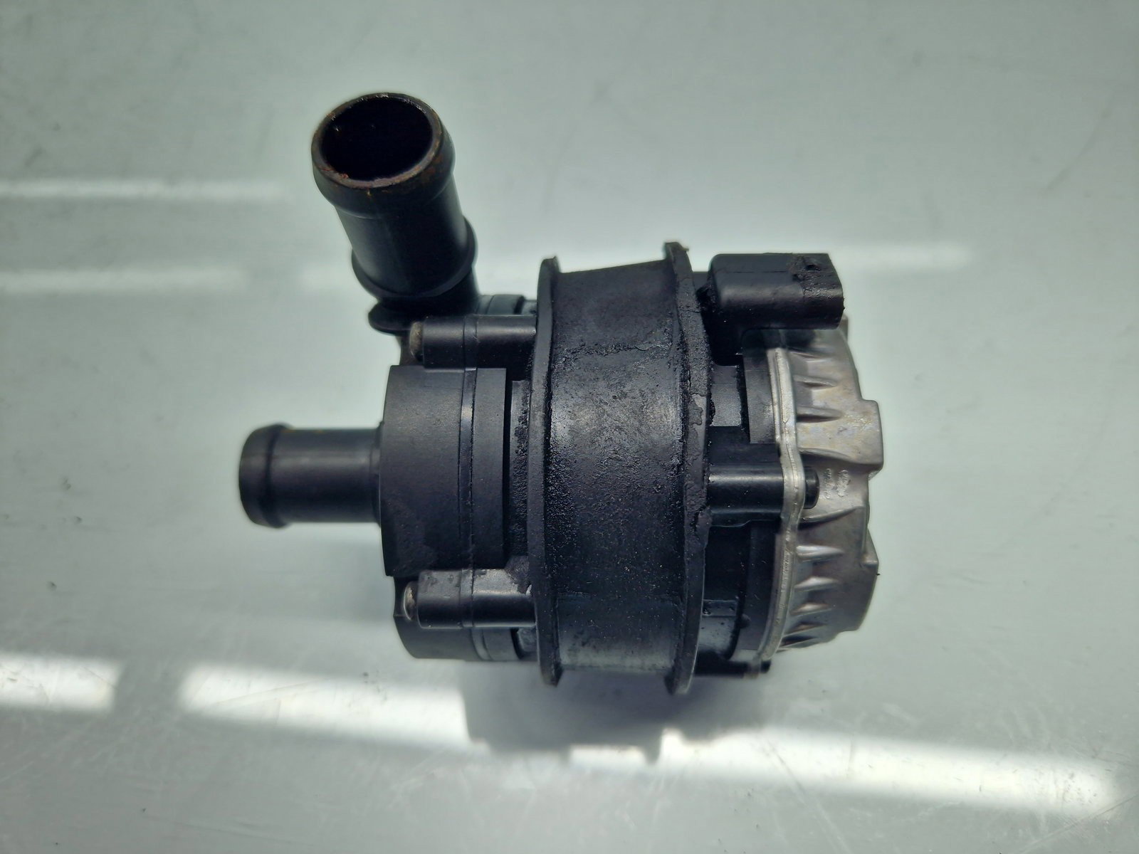 Pompa recirculare apa Seat Leon (5F1) [Fabr 2012-2018] 04L965567A 2.0 TDI DFCA 140KW / 190CP - imagine 6