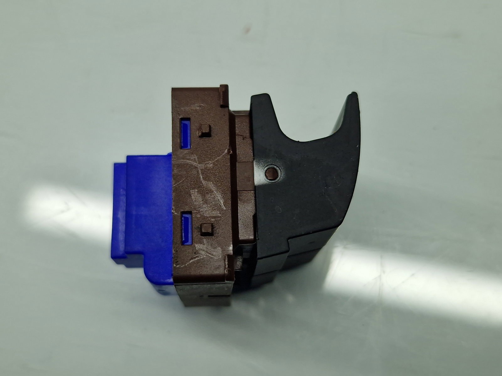 Buton deschidere haion Volkswagen Passat B6 (3C2) [Fabr 2005-2010] 3C0959903B - imagine 3