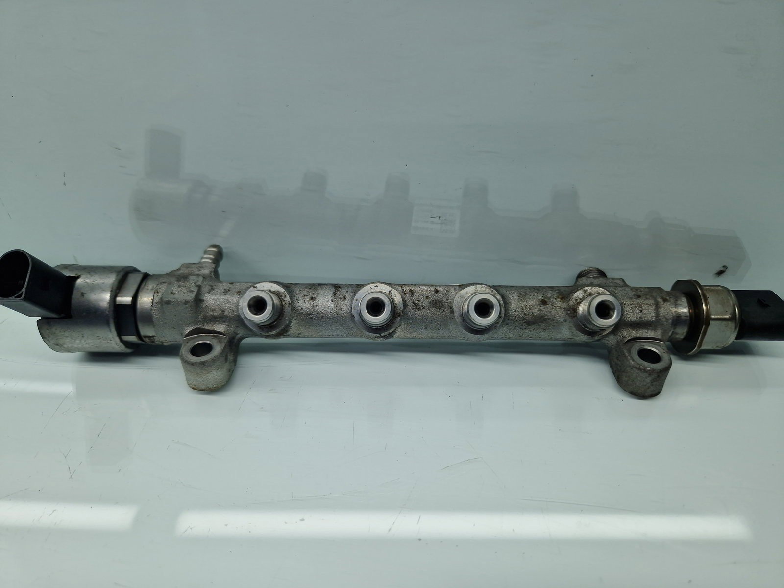 Rampa injectoare Volkswagen Touran (5T1) [2015-2022] 04L089G 2.0 TDI DFCA 140KW / 190CP - imagine 1