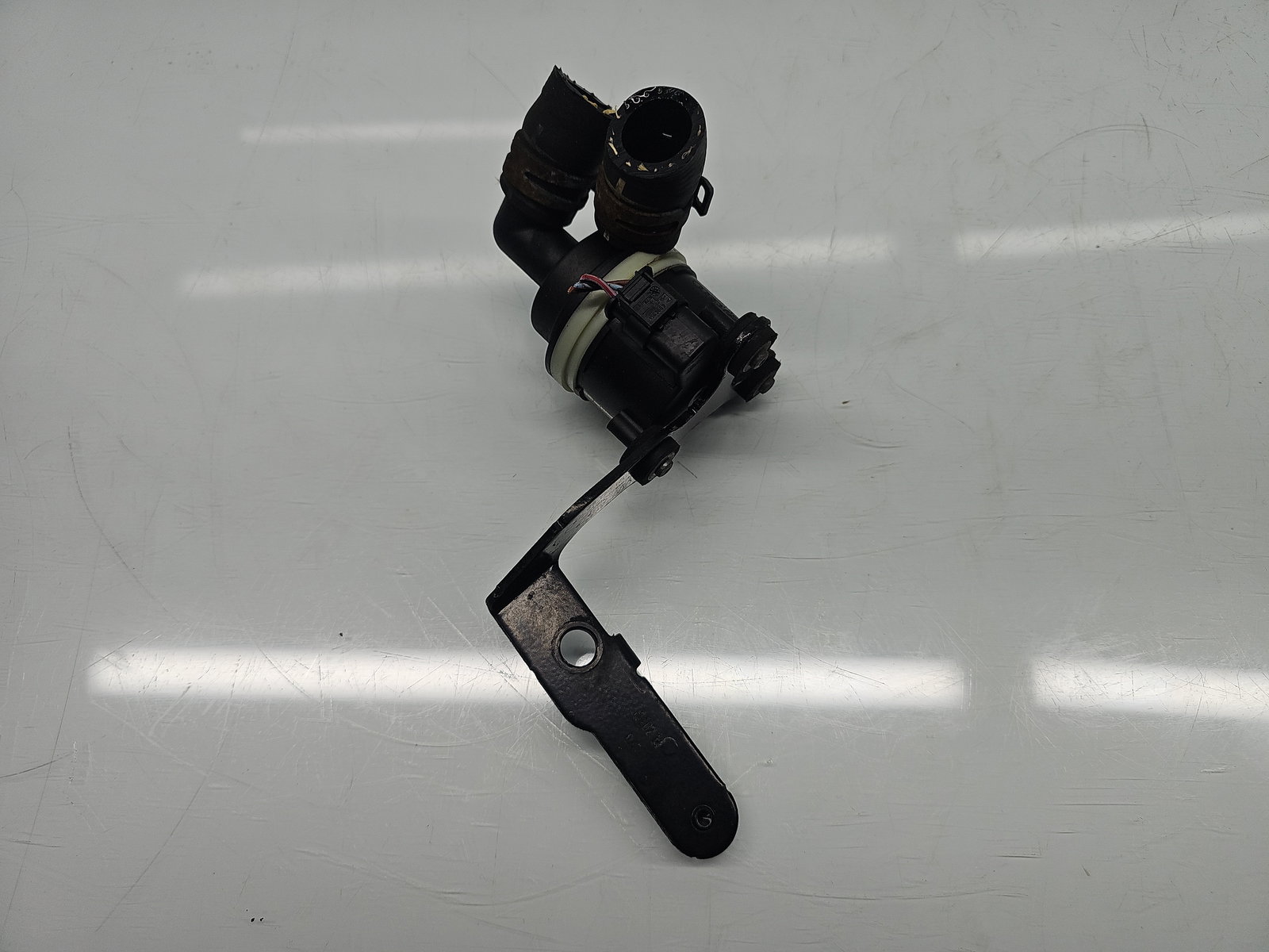 Pompa recirculare apa Skoda Superb II (3T5) [Fabr 2009-2015] 5N0965561A 2.0 TDI CFGB 125KW / 170CP - imagine 1