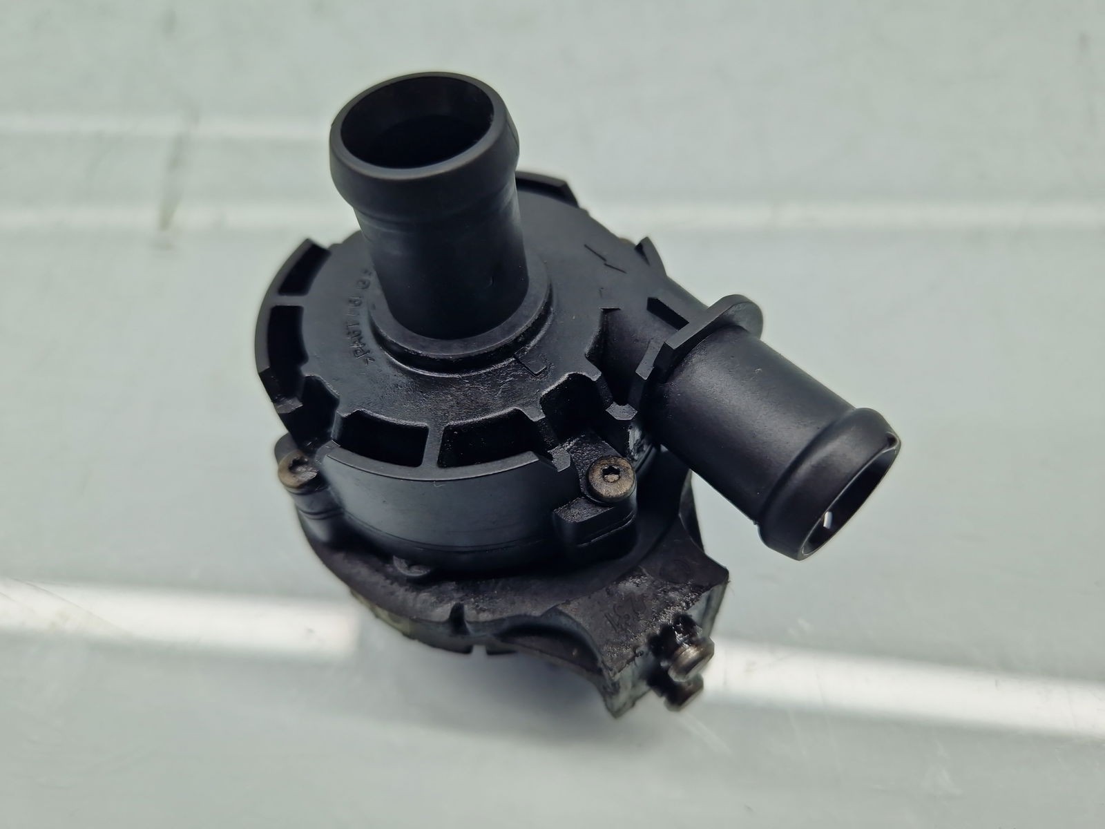 Pompa recirculare apa Seat Leon (5F1) [Fabr 2012-2018] 5G0965567 1.6 TDI CLHA 77KW / 105CP - imagine 5