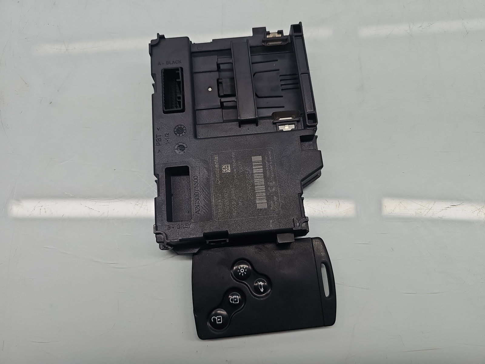 Contact cu cheie Renault Clio 4 (B98) Hatchback [Fabr 2012-2020] 285902325R 1.5 DCI K9K612 66KW / 90CP - imagine 3