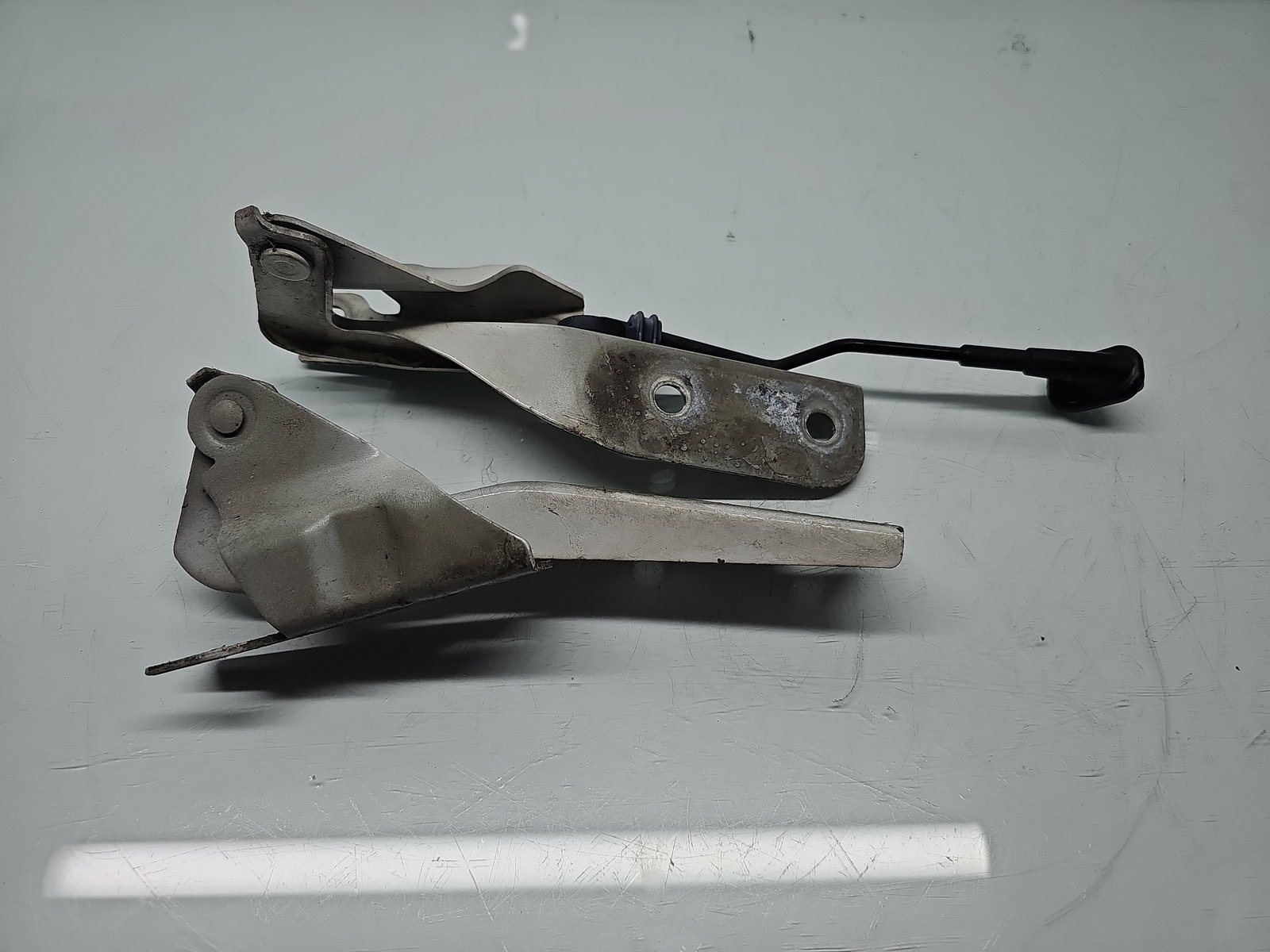 Set balamale capota Volkswagen UP [Fabr 2011-2019] 1S0823301/1S0823302 - imagine 1