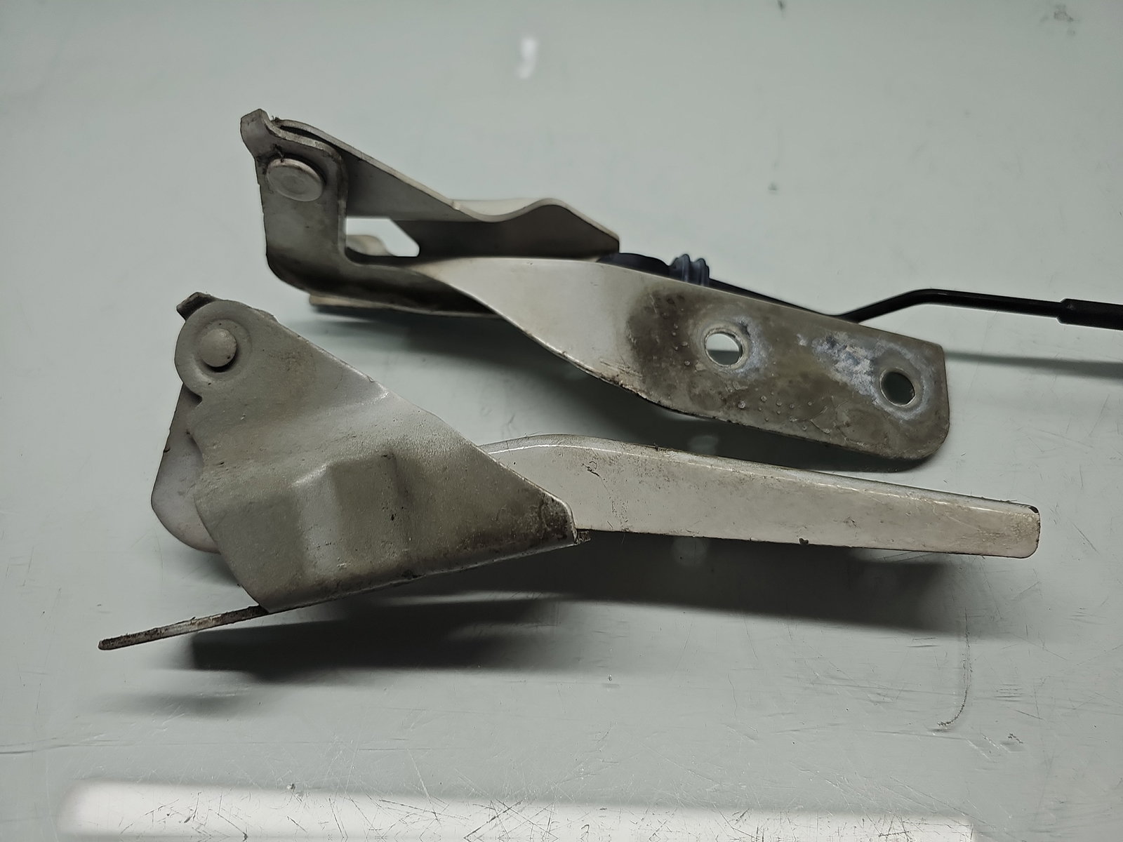 Set balamale capota Volkswagen UP [Fabr 2011-2019] 1S0823301/1S0823302 - imagine 2