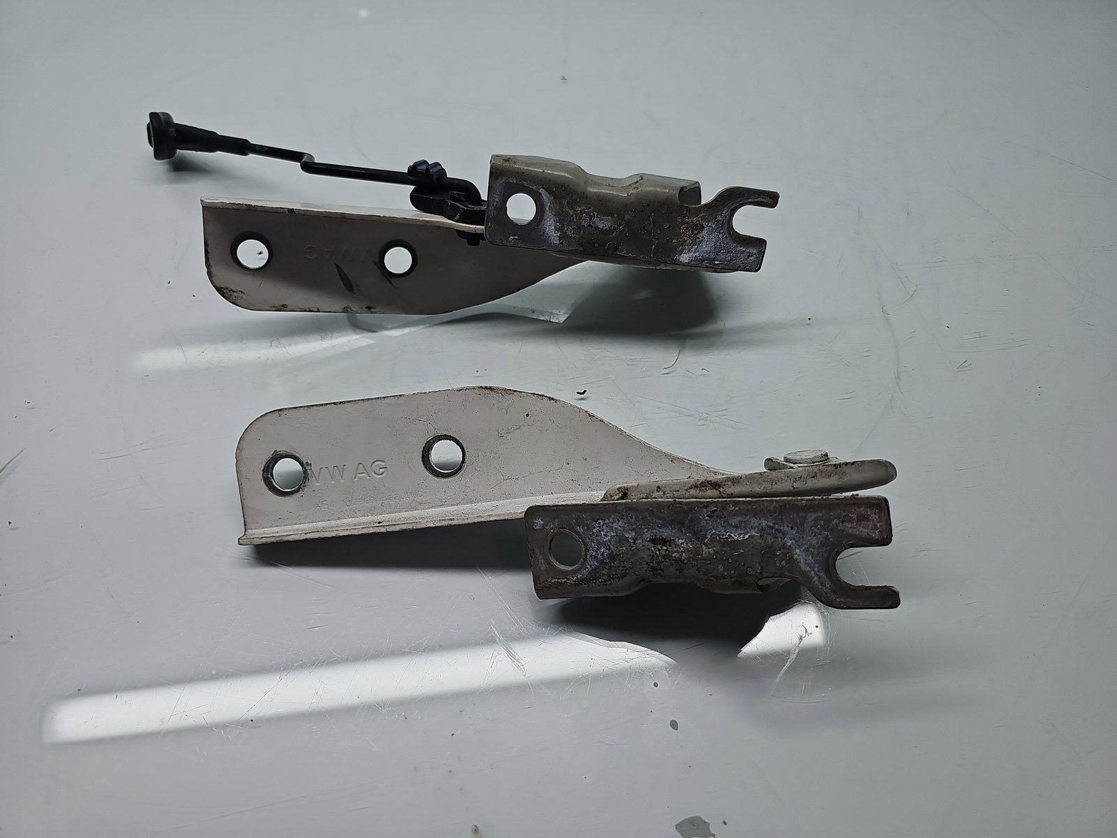 Set balamale capota Volkswagen UP [Fabr 2011-2019] 1S0823301/1S0823302 - imagine 3