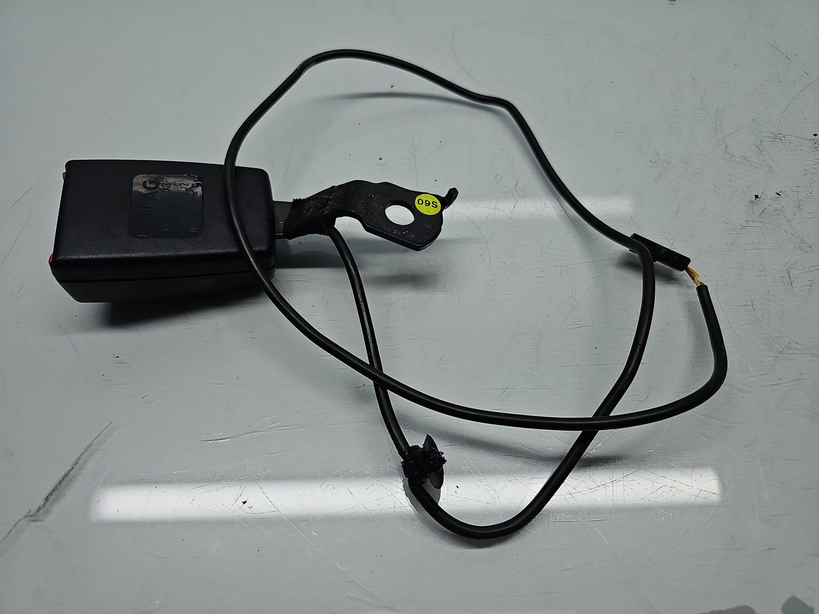 Capsa centura stanga fata Volkswagen UP [Fabr 2011-2019] 1S0857755 - imagine 1